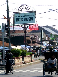 Wisata Belanja Batik Trusmi